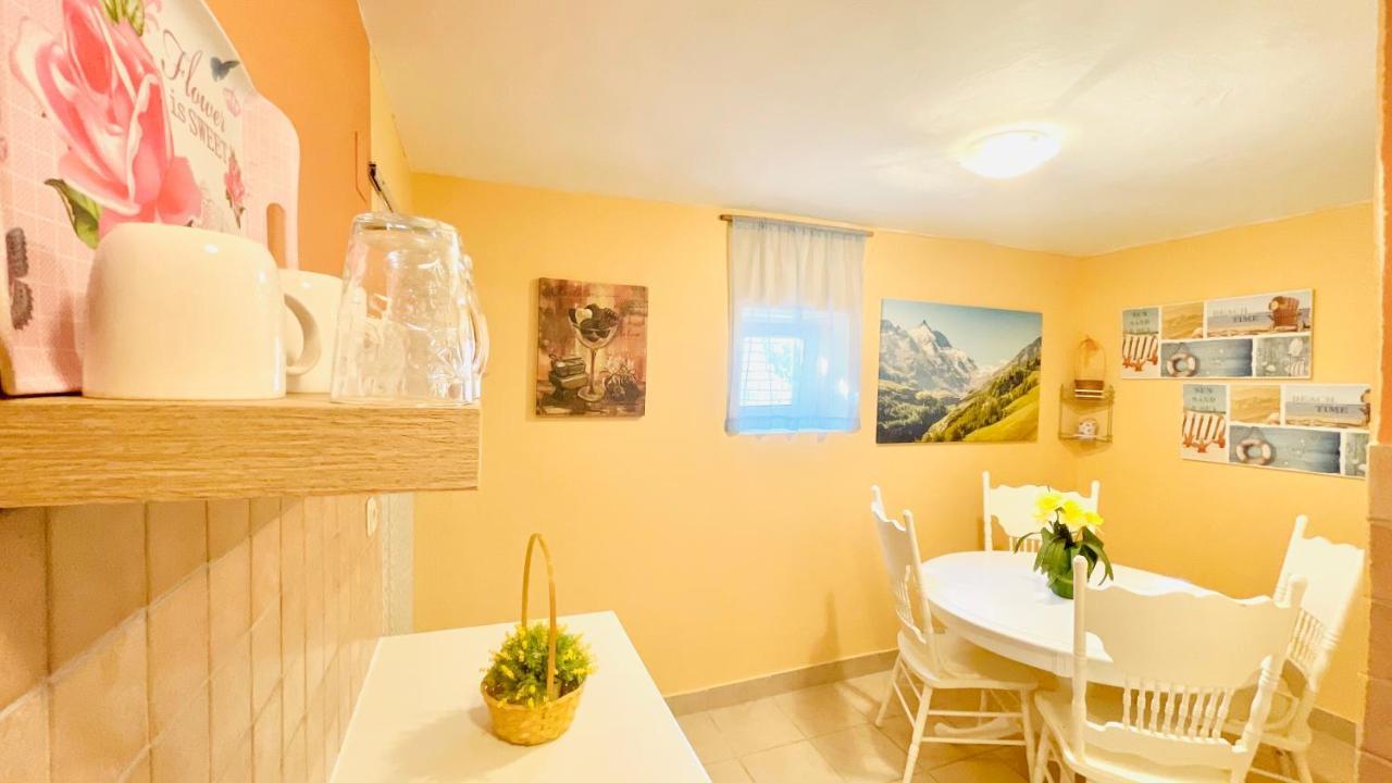 Colorful And Happy Apartment Sukosan - With Parking Exteriér fotografie