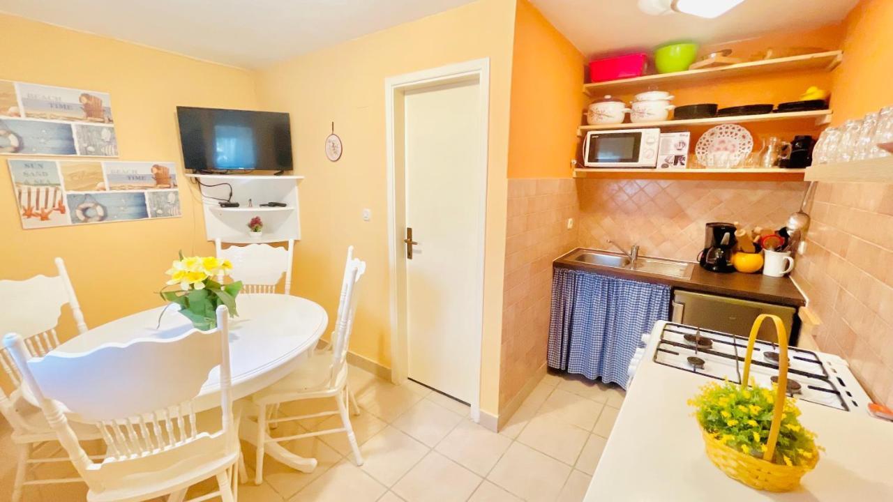 Colorful And Happy Apartment Sukosan - With Parking Exteriér fotografie